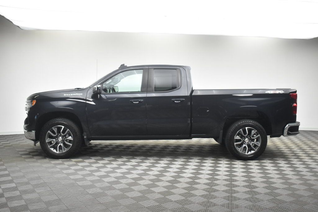 Used 2023 Chevrolet Silverado 1500 LT AWD/4WD image 9