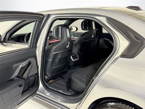 Used 2023 BMW 760i xDrive image 26