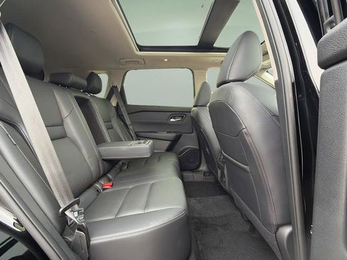 Used 2025 Nissan Rogue SL w/ SL Premium Package image 14