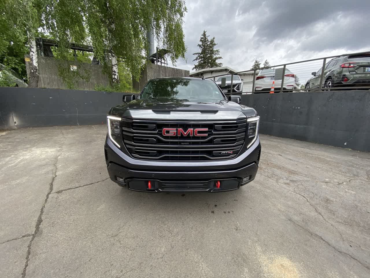 Used 2024 GMC Sierra 1500 AT4 w/ Technology Package AWD/4WD image 9
