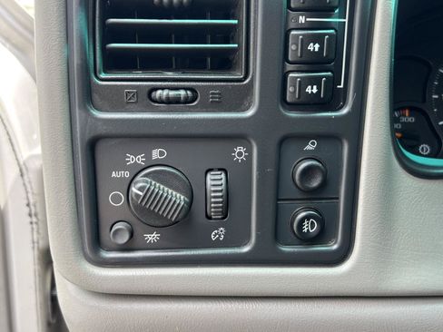 Used 2005 Chevrolet Silverado 2500 LT w/ Heavy-Duty Power Package AWD/4WD image 31
