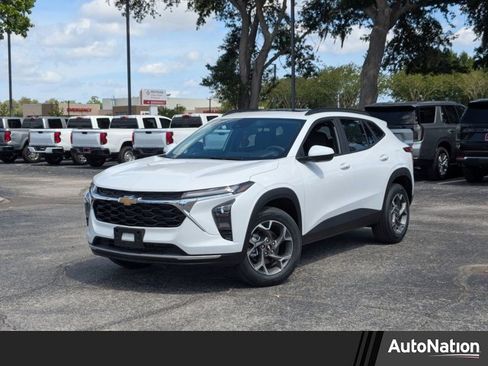 New 2026 Chevrolet Trax LT w/ Sunroof Package FWD image 1