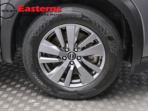 Used 2025 Nissan Pathfinder SV FWD image 32