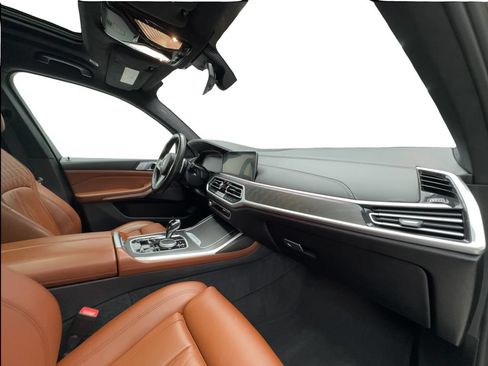 Used 2022 BMW X7 xDrive40i w/ M Sport Package AWD/4WD image 39