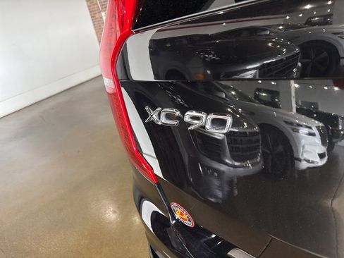Used 2018 Volvo XC90 T6 Momentum w/ Convenience Package image 17