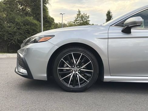 Used 2022 Toyota Camry SE FWD image 9