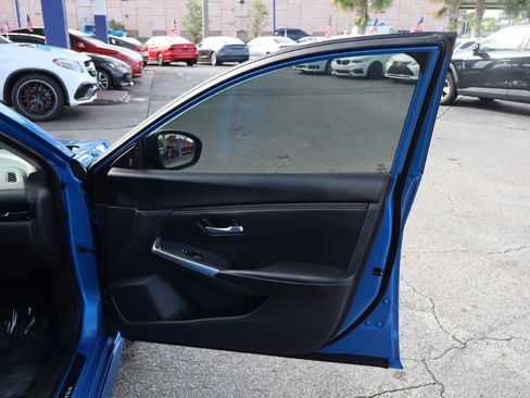 Used 2022 Nissan Sentra SR w/ Electronics Package FWD image 10