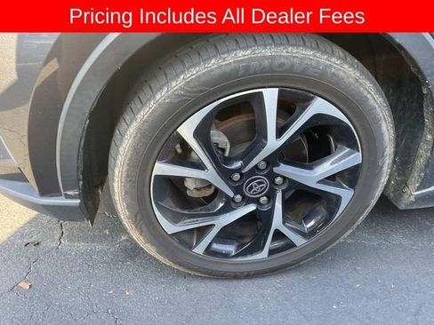 Used 2021 Toyota C-HR XLE FWD image 2