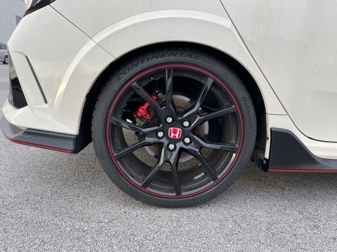 Used 2018 Honda Civic Type R image 9