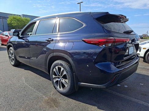 Used 2023 Toyota Highlander XLE AWD/4WD image 7