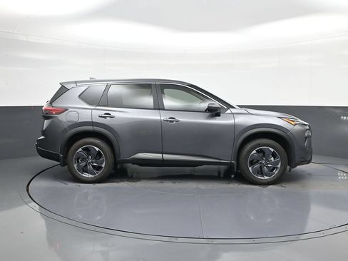 Certified 2026 Nissan Rogue SV FWD image 11