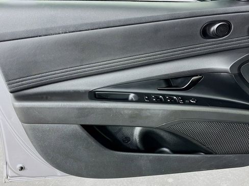 Used 2025 Hyundai Elantra Sport image 25
