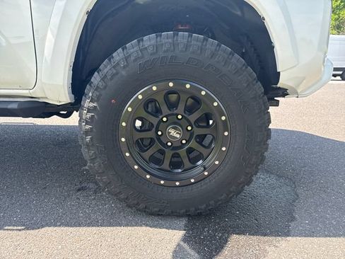 Used 2020 Toyota Tacoma TRD Sport w/ Technology Package AWD/4WD image 11