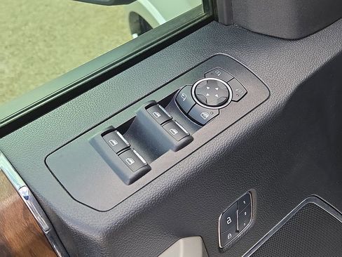 Used 2018 Ford F150 Lariat w/ Equipment Group 502A Luxury image 23