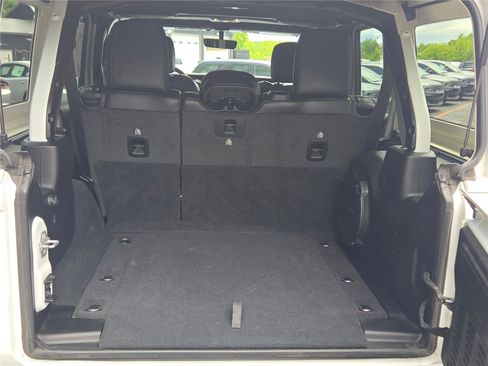 Used 2023 Jeep Wrangler Unlimited Sahara AWD/4WD image 14
