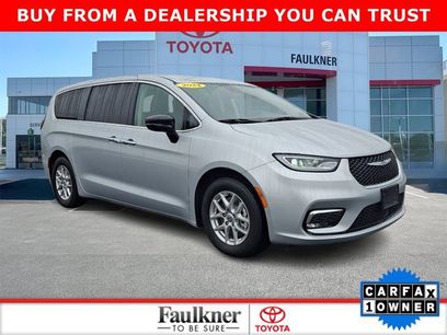 Used 2024 Chrysler Pacifica Touring-L