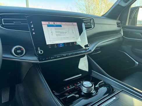 Used 2024 Jeep Wagoneer Series III image 24