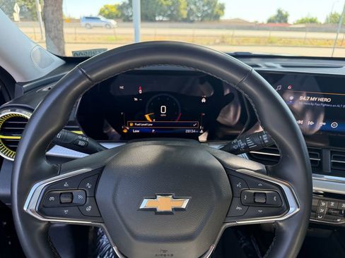 Used 2025 Chevrolet Trax LT w/ Driver Confidence Package FWD image 14
