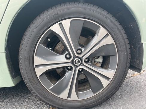 Used 2018 Nissan Leaf SV w/ SV Technology Package image 18