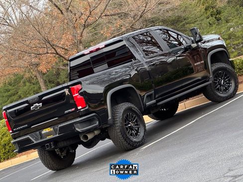 Used 2025 Chevrolet Silverado 2500 ZR2 w/ Technology Package image 9