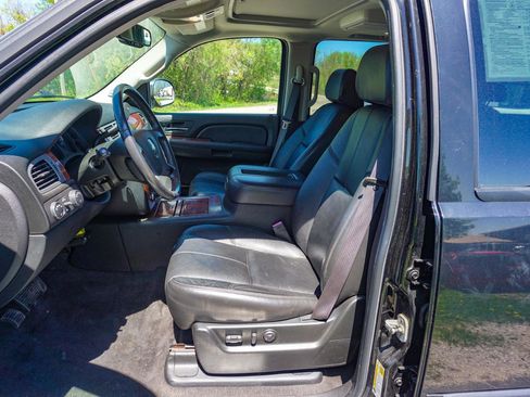 Used 2008 Chevrolet Suburban LTZ w/ LTZ Preferred Equipment Group AWD/4WD image 18