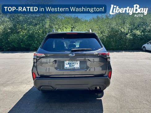 Used 2025 Subaru Forester Premium AWD/4WD image 11
