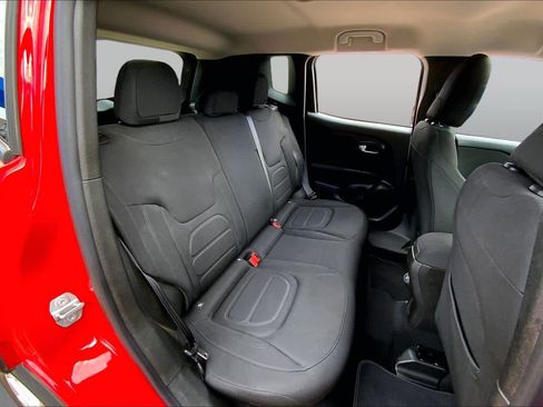 Used 2021 Jeep Renegade Latitude FWD image 20