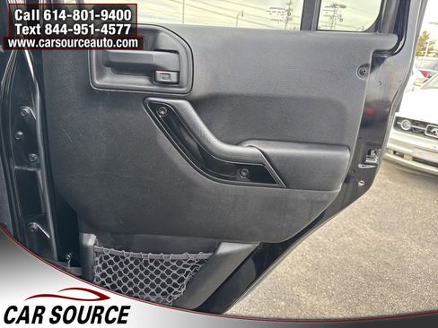 Used 2014 Jeep Wrangler Unlimited Sahara image 29