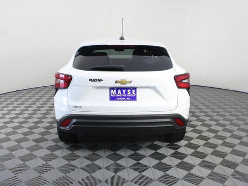 New 2026 Chevrolet Trax LS w/ LS Convenience Package FWD image 22