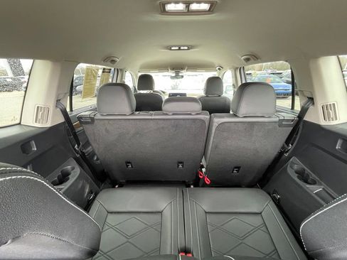 Used 2025 Volkswagen Atlas SE image 23
