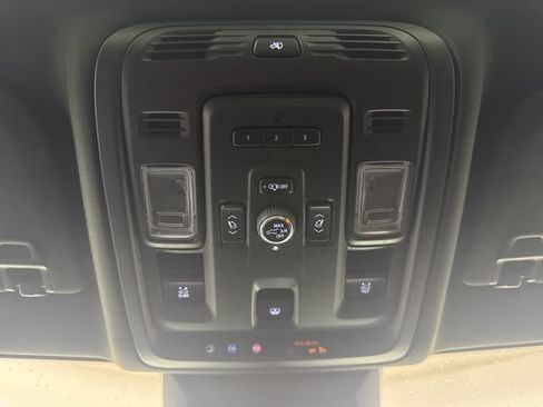 Used 2022 Cadillac Escalade ESV Premium Luxury w/ Performance Package AWD/4WD image 15