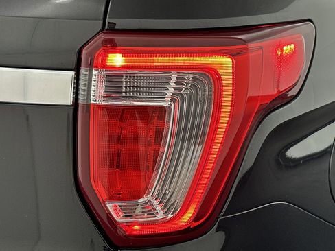 Used 2018 Ford Explorer Limited image 30