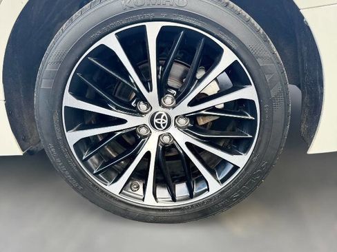 Used 2020 Toyota Camry SE image 37