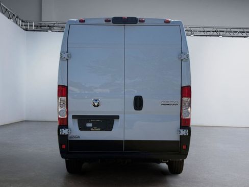 Used 2023 RAM ProMaster 2500 w/ Driver Convenience Group FWD image 4