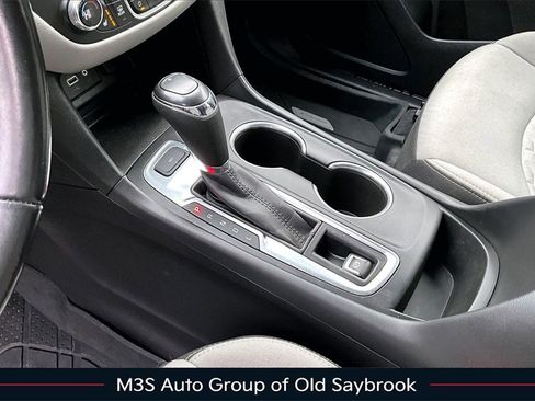 Used 2021 Chevrolet Equinox LT image 18