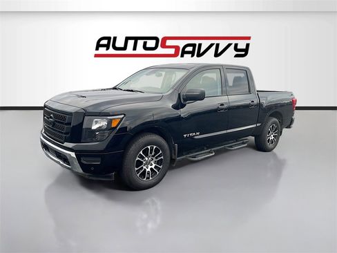 Used 2023 Nissan Titan SV w/ SV Convenience Package image 3