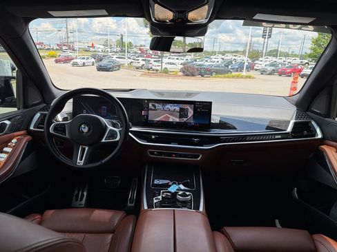 Used 2023 BMW X7 M60i AWD/4WD image 29