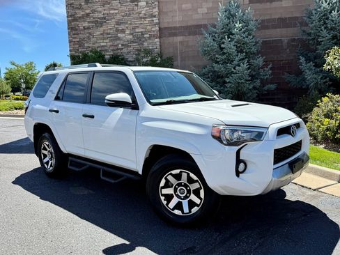 Used 2018 Toyota 4Runner TRD Off-Road Premium w/ Convenience Package AWD/4WD image 2