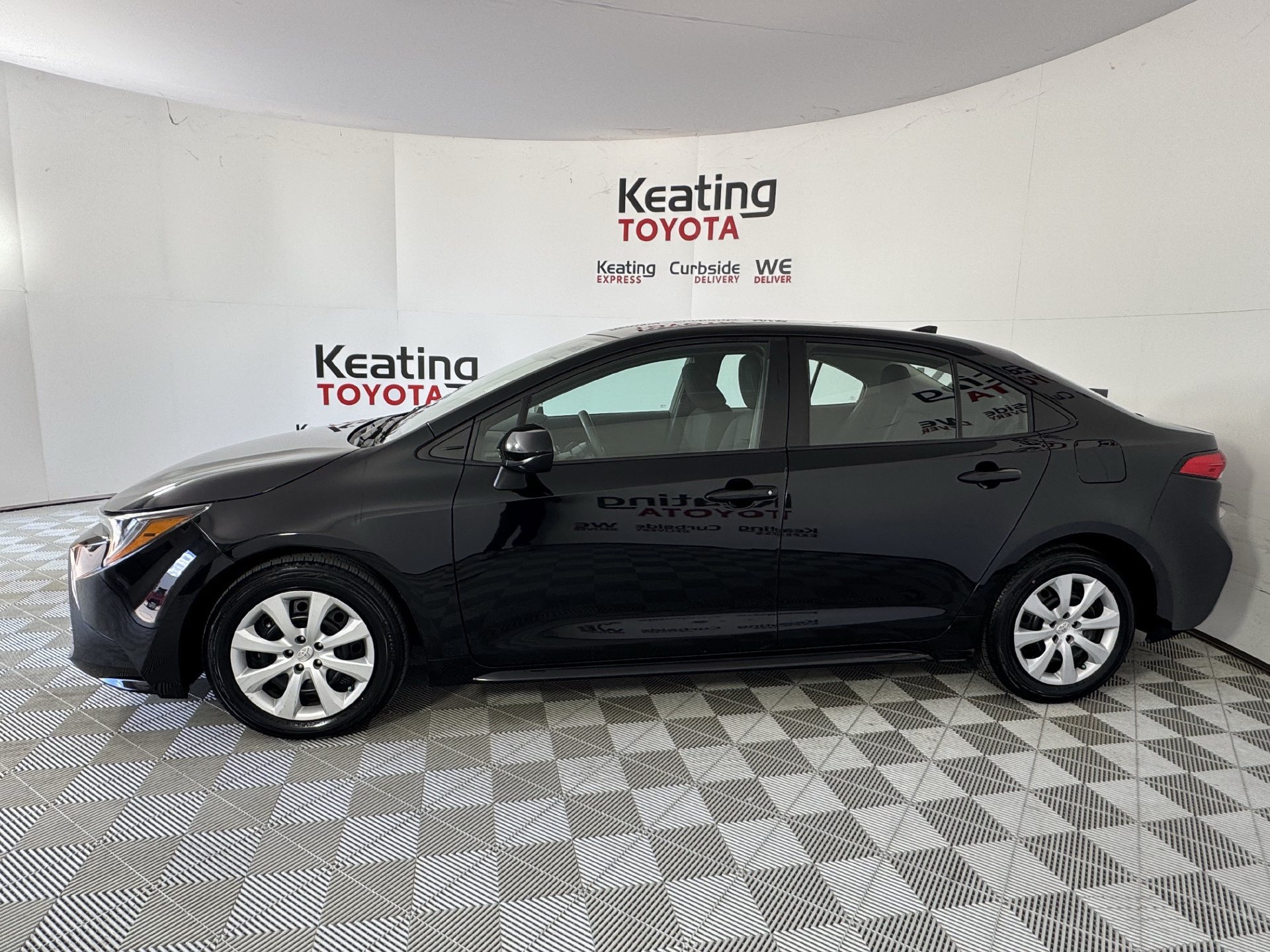 Certified 2025 Toyota Corolla LE FWD image 9