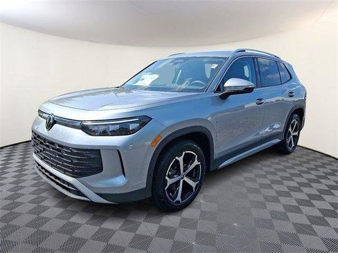 New 2025 Volkswagen Tiguan SE image 3