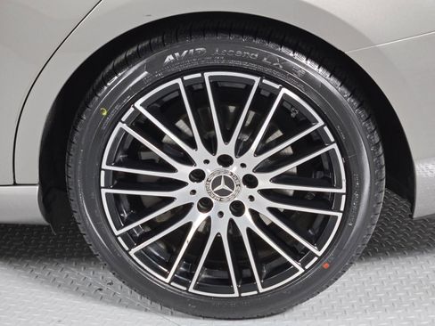 Used 2022 Mercedes-Benz C 300 Sedan image 10