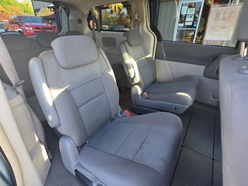 Used 2010 Chrysler Town & Country Touring FWD image 8