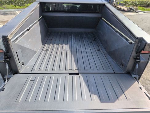 Used 2024 Tesla Cybertruck Cyberbeast image 31