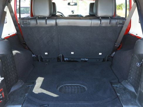 Used 2018 Jeep Wrangler Unlimited Sahara image 10