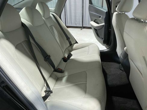 Used 2025 Hyundai Sonata SE FWD image 13