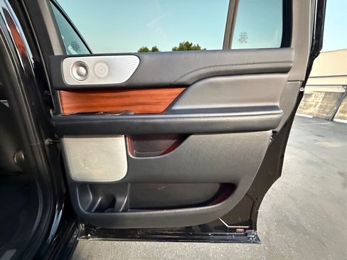 Used 2020 Lincoln Navigator L Reserve w/ Equipment Group 208A Reserve AWD/4WD image 37