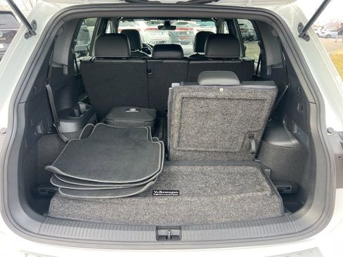 Used 2023 Volkswagen Tiguan SE R-Line image 13