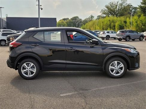 New 2025 Nissan Kicks Play S image 2