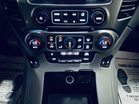 Used 2018 Chevrolet Suburban LT RWD image 36