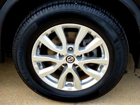 Used 2019 Nissan Rogue SV image 7